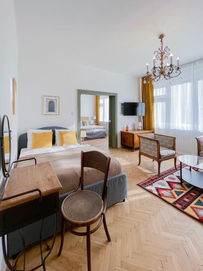 Turnkey I Vintage Terrace Apartment Prague Luaran gambar